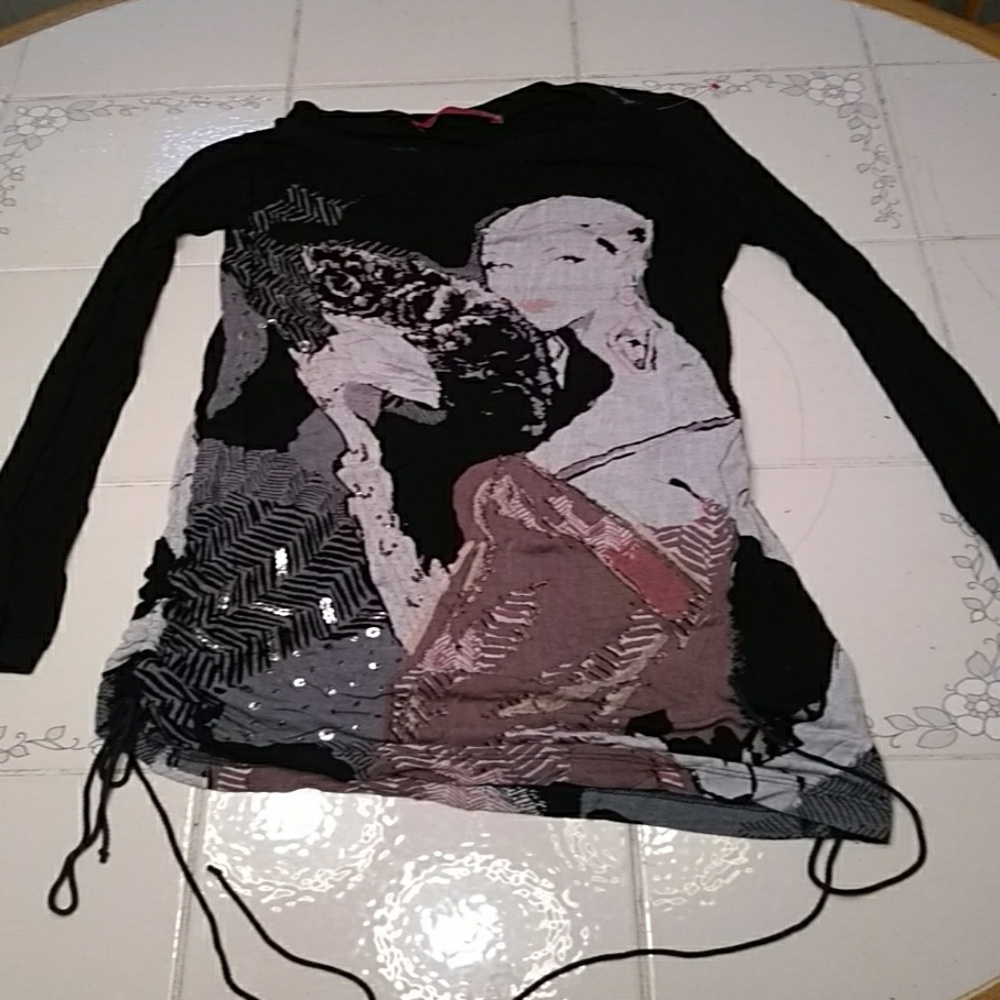 XS long sleeve T-shirt. 315